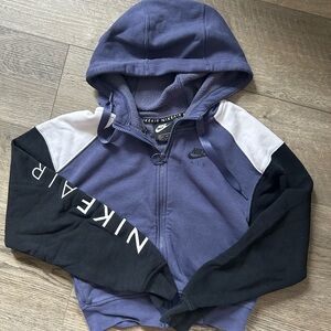 Nike Limited Edition Sweater🖤🩵